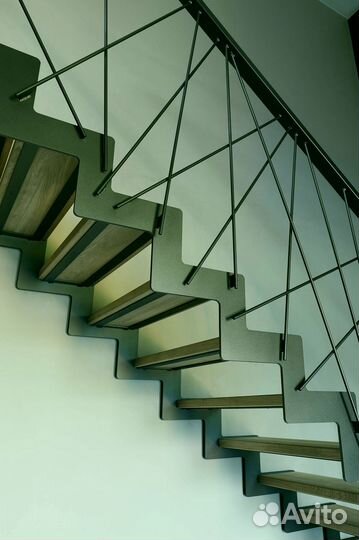 Лестница на металлокаркасе на заказ