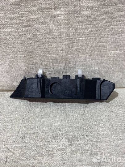 Кронштейн бампера правый KIA RIO 15-17