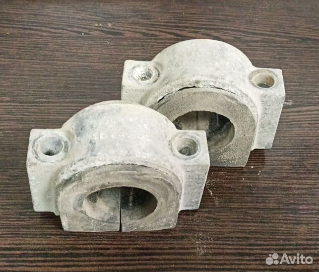 Кронштейн корпуса воздушного фильтра \ volvo