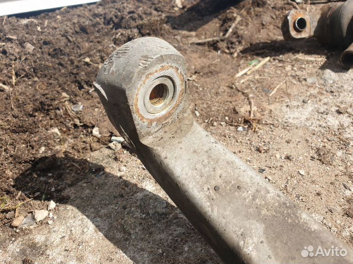 Поворотный кулак передний левый lexus gs3 gs300 gs