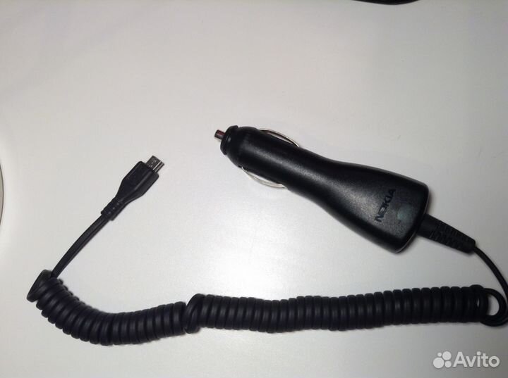 Автомобильное зарядное устройство