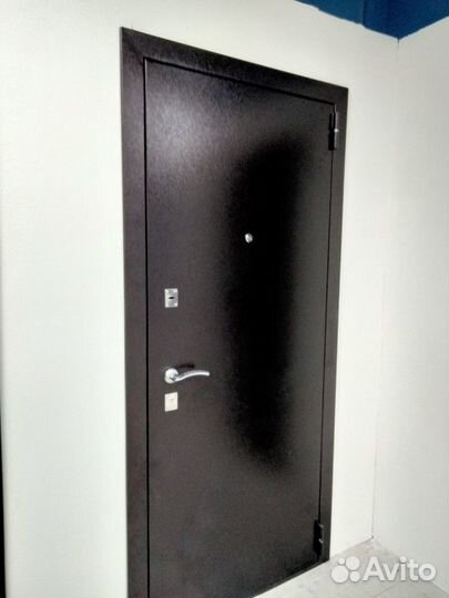 Входная металлическая дверь в квартиру