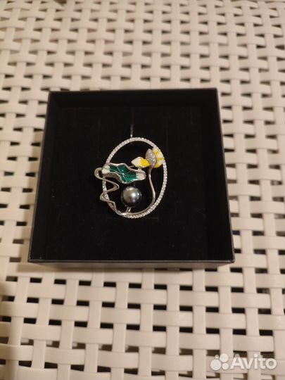 Серебряная брошь