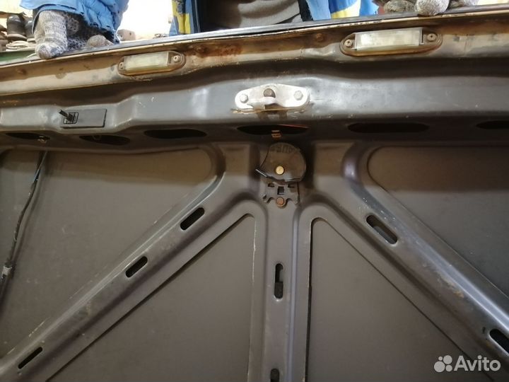 Крышка багажника мерседес 123