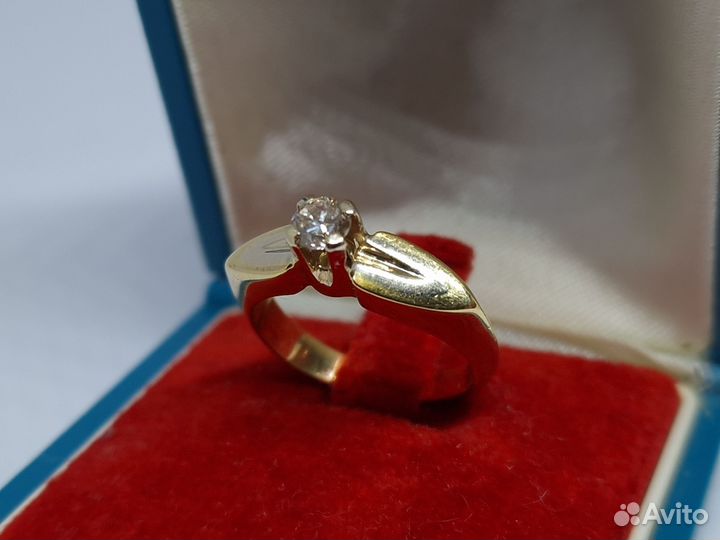 Колечко 750 пробы с бриллиантом