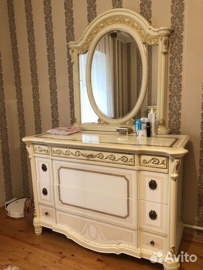 Спальный гарнитур