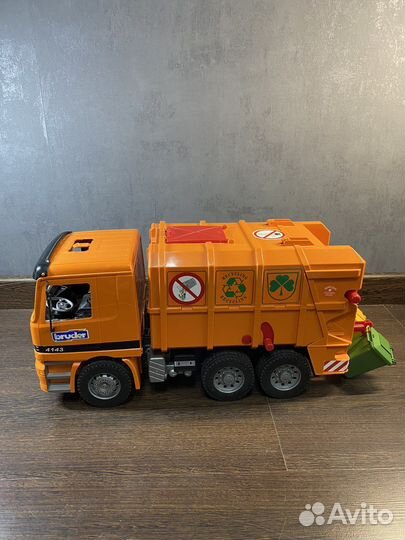 Мусоровоз игрушка