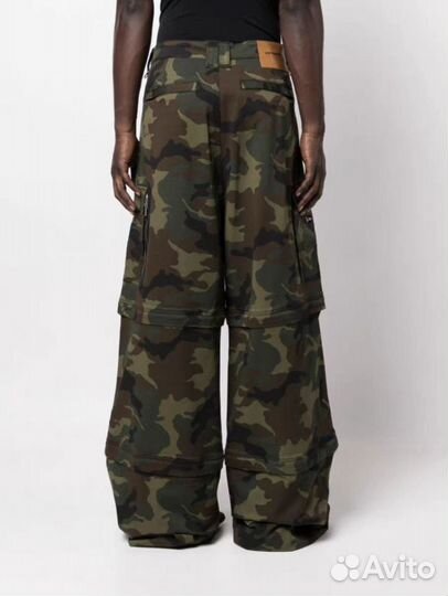 Широкие камуфляжные штаны Vetements cargo camo