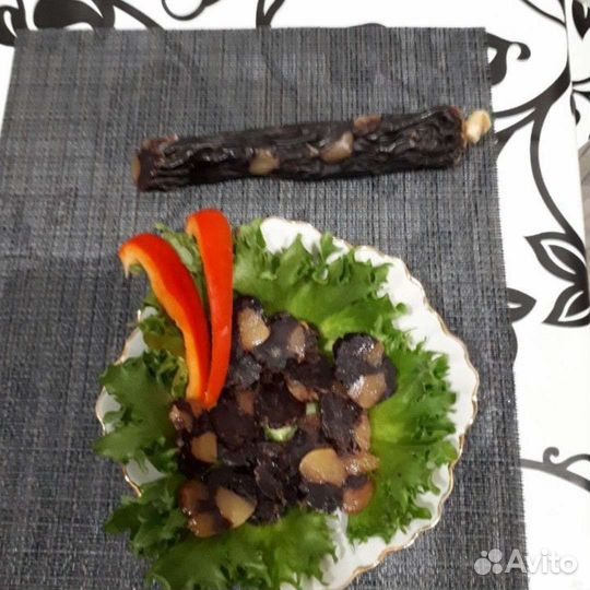 Конская колбаса с чесноком