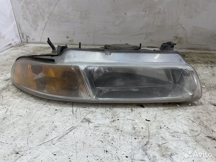Фара правая Dodge Stratus