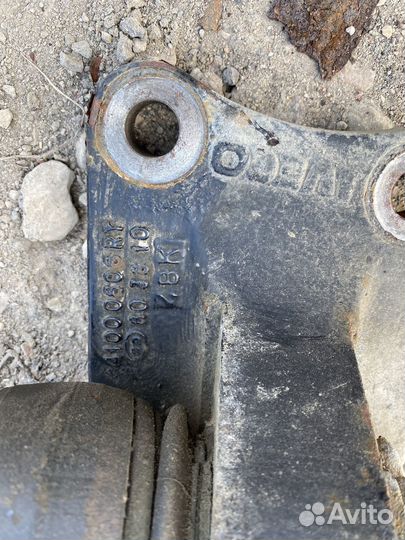 Кронштейн гидроцилиндра подруливающего моста Iveco