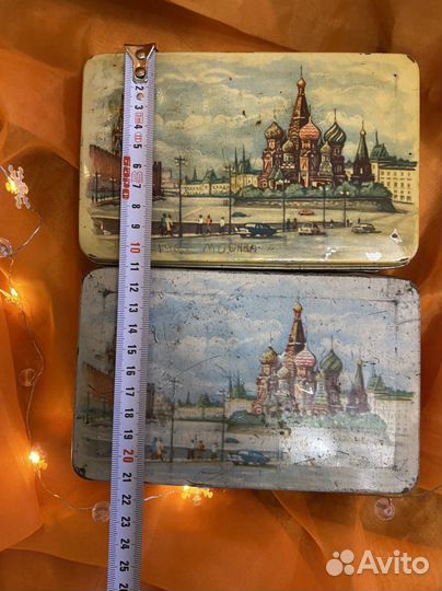 Две жестяные коробки Москва Кремль