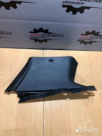 Обшивка багажника левая Renault Duster