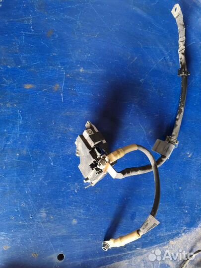 Плюсовая клемма акб Mercedes W213