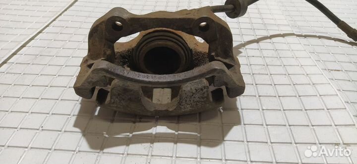 Суппорт тормозной передний левый Audi 80