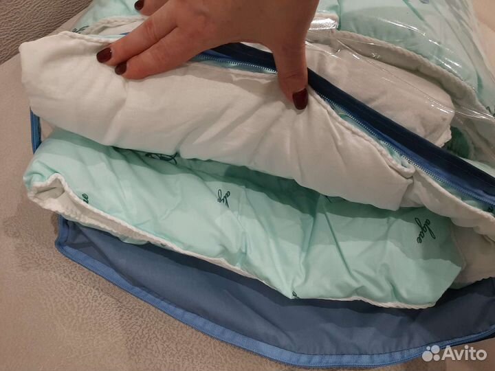 Набор в кроватку одеяло и подушка