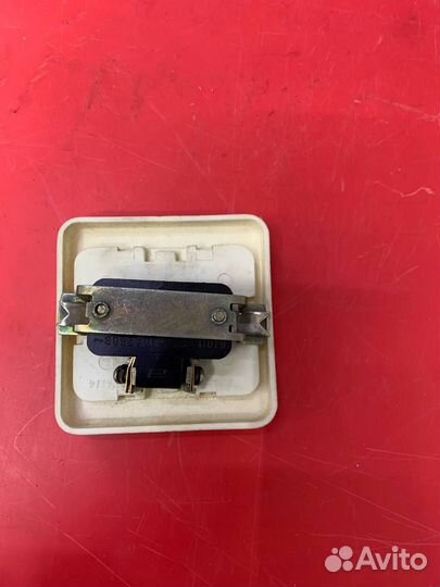 Розетка квадратная со шторкой (10А, 250В)