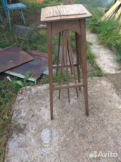 Этажерка, подставка жирдоньерка