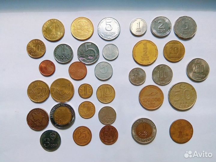 Монеты разных стран в ассортименте