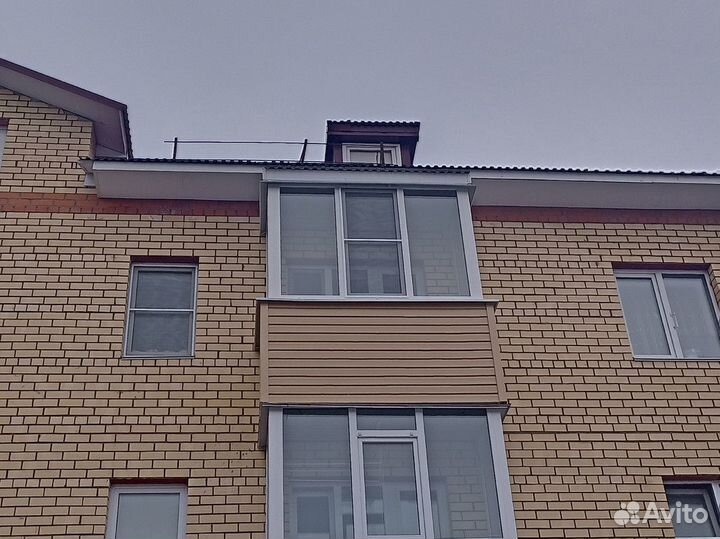 Остекление и отделка балконов / лоджий современно