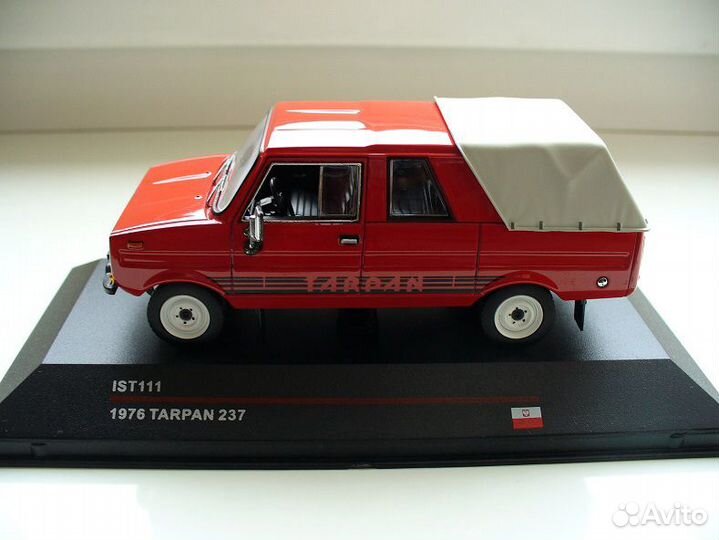 IST и IXO: модели автомобилей (масштаб 1:43)