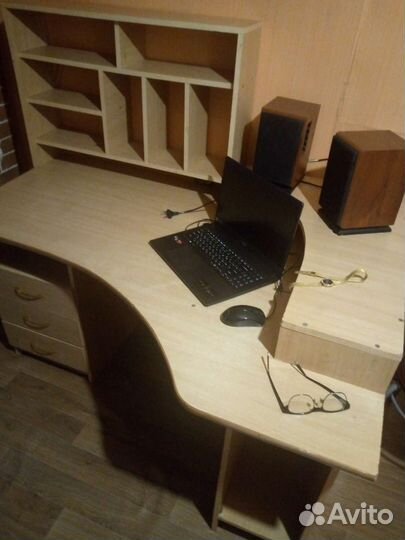 Компьютерный стол