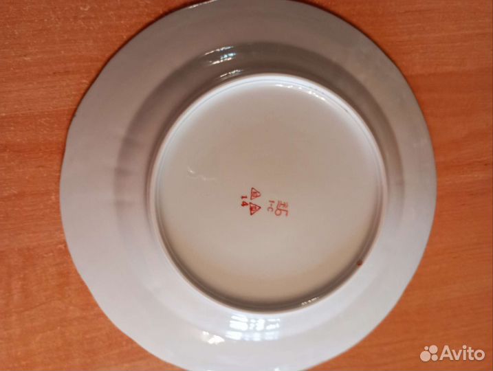 Тарелки разные