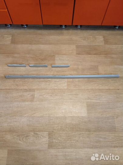 Продам молдинг на Mark ll 2003 год