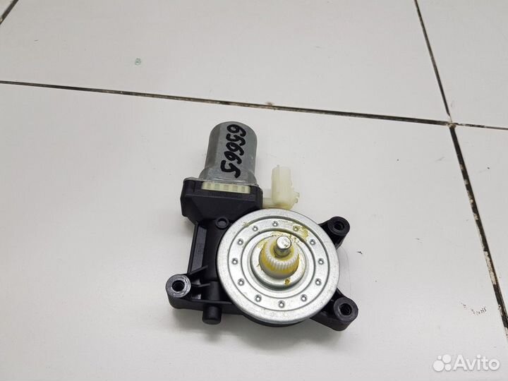 Моторчик стеклоподъемника задней правой двери