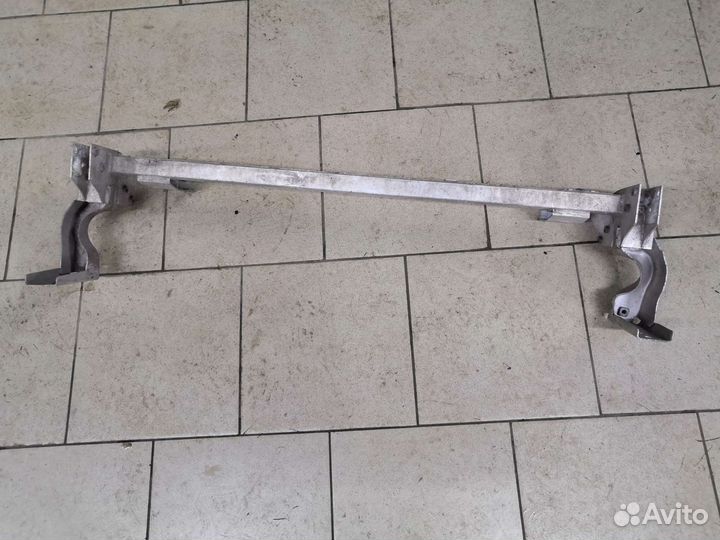 Поперечная балка радиатора Mercedes