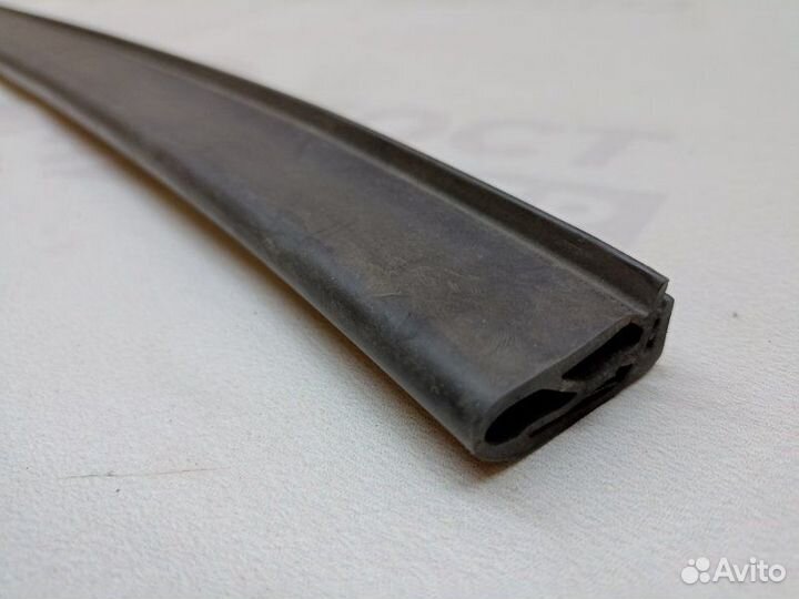 Уплотнитель передний Volkswagen Touareg 7L AXQ