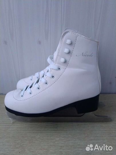 Коньки ледовые