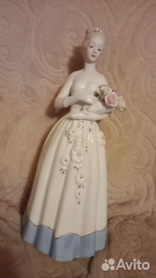 Статуэтка фарфор Дама