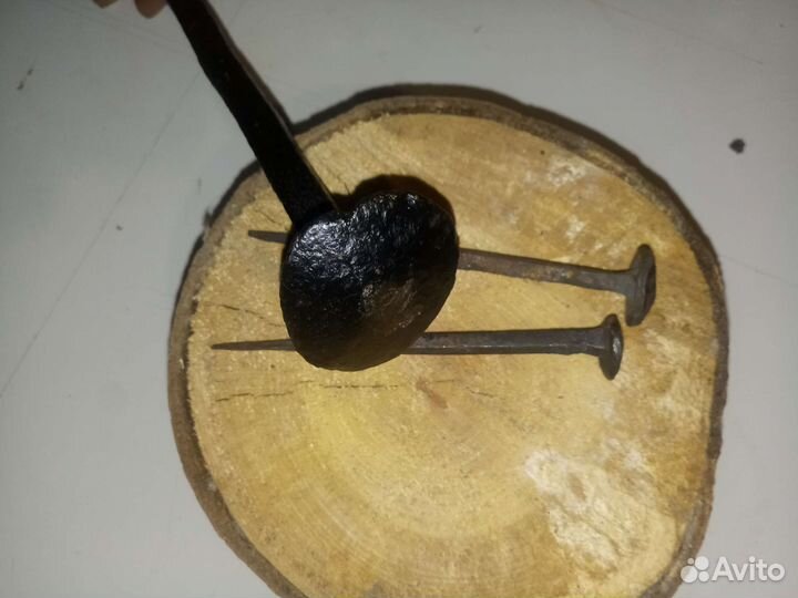 Гвоздь кованый старинный огромный