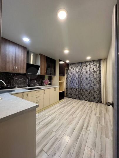 3-к. квартира, 65 м², 1/6 эт.