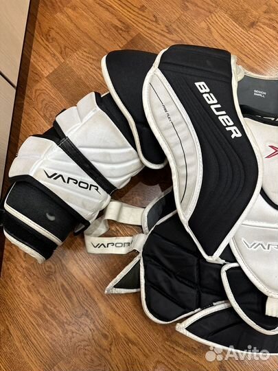 Вратарский хоккеный нагрудник Bauer Vapor X900