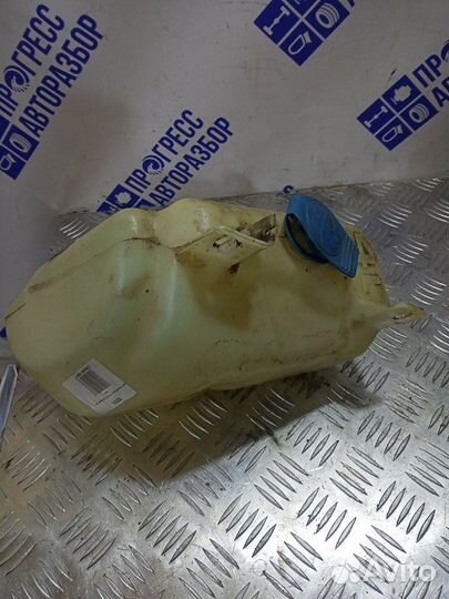 Бачок омывателя Volkswagen Golf 3 купе 1.8 ADZ