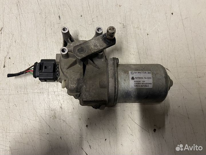 Моторчик стеклоочистителя передний Skoda Fabia