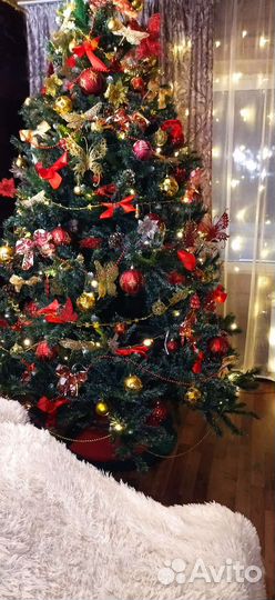 Ель искуственная с ирушками