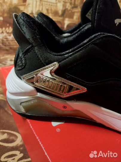 Кроссовки женские