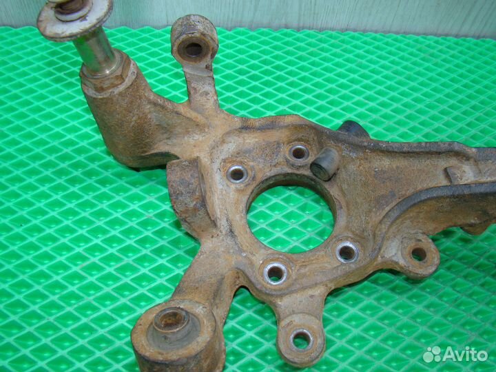 Поворотный кулак задний левый Hyundai Sonata 4 EF