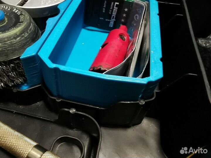 Коробочка в кейс Dewalt на место АКБ