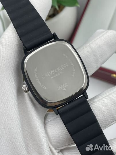 Часы Calvin Klein черные-белые