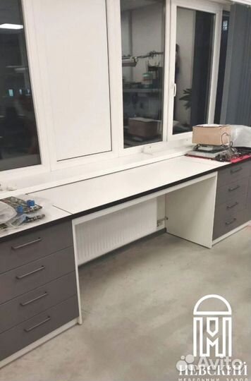 Письменные столы под окно под заказ