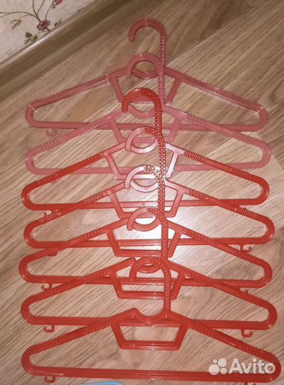 Плечики, вешалки для одежды