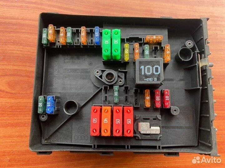 Блок предохранителей Vw Touran BXE 2007