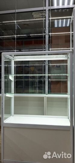 Торговые стеклянные витрины с подсветкой