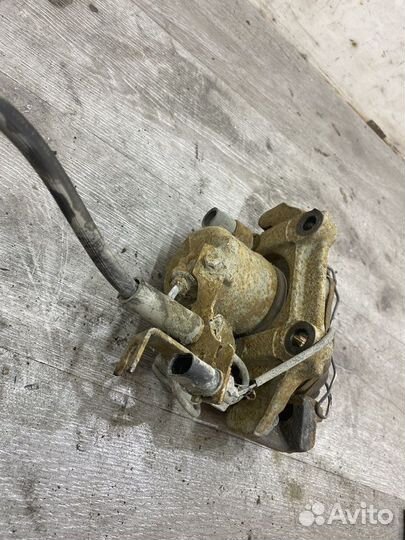 Суппорт тормозной передний правый Volkswagen Passa