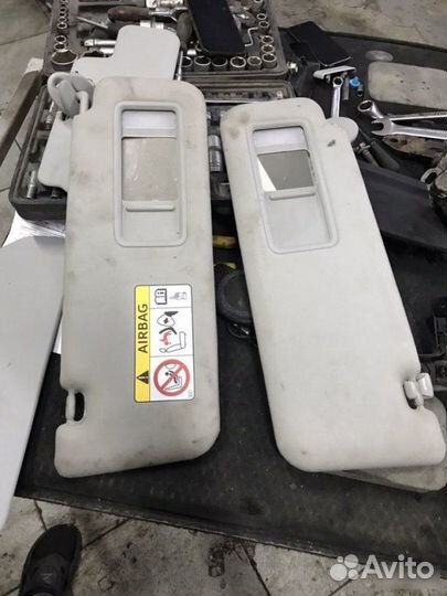 Козырек солнцезащитный Toyota Land Cruiser 200