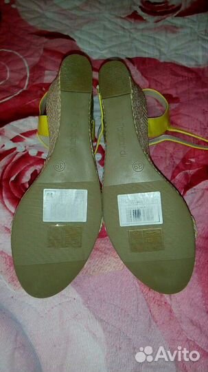 Босоножки Новые размер 39, высота 10см